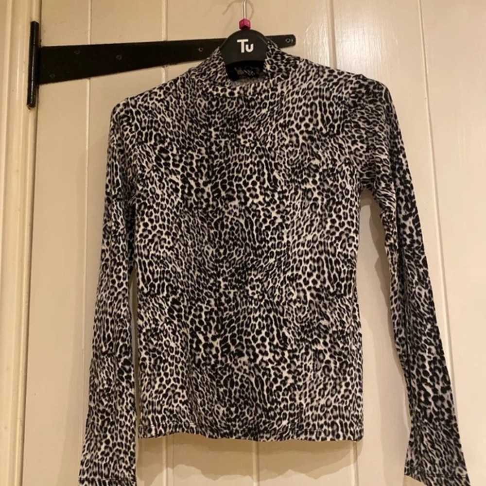Stylish Leopard Print Long Sleeve Top
